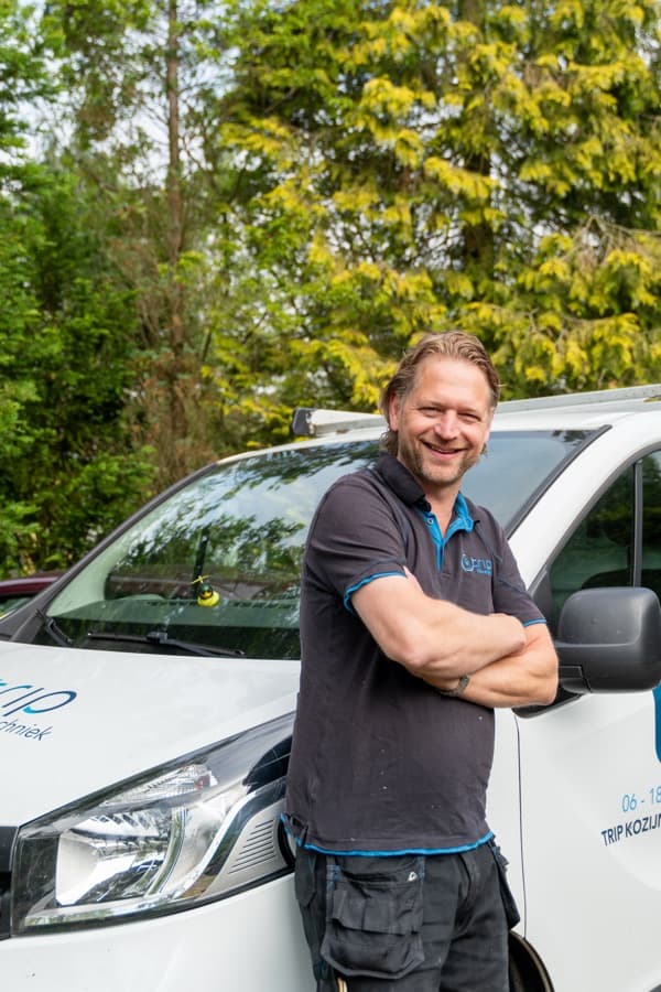 Rick Poppema van Trip Kozijntechniek bij de bedrijfsbus