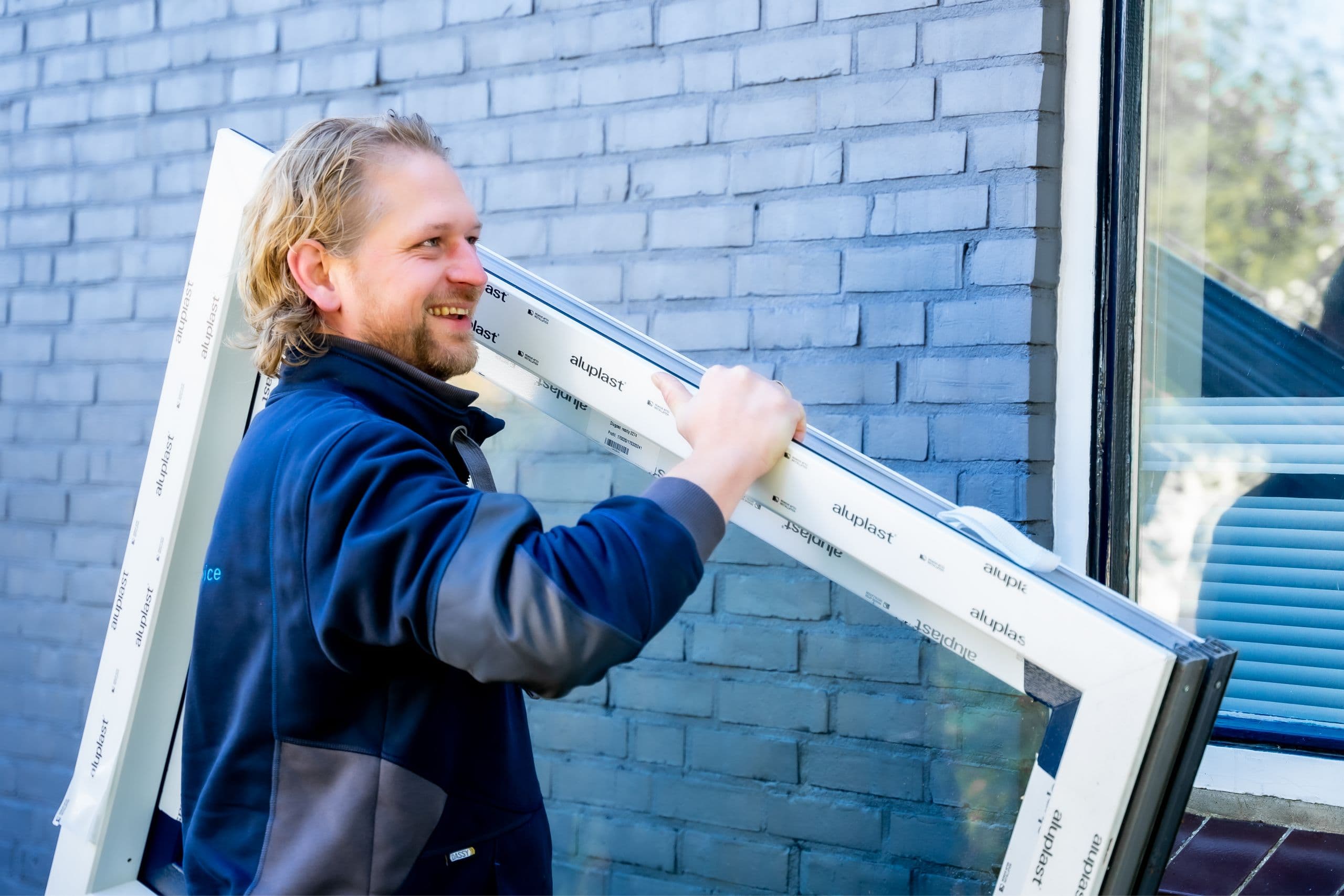 Trip Kozijntechniek vakman aan het werk
